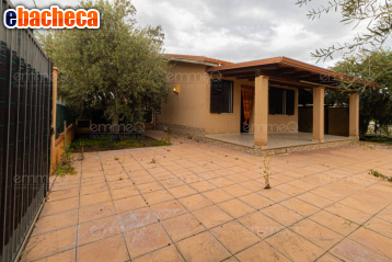 casa indipendente in vendita a Campofelice di Roccella
