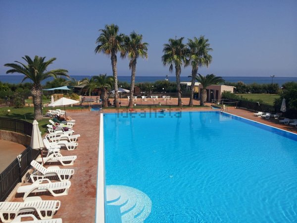 casa indipendente in vendita a Campofelice di Roccella