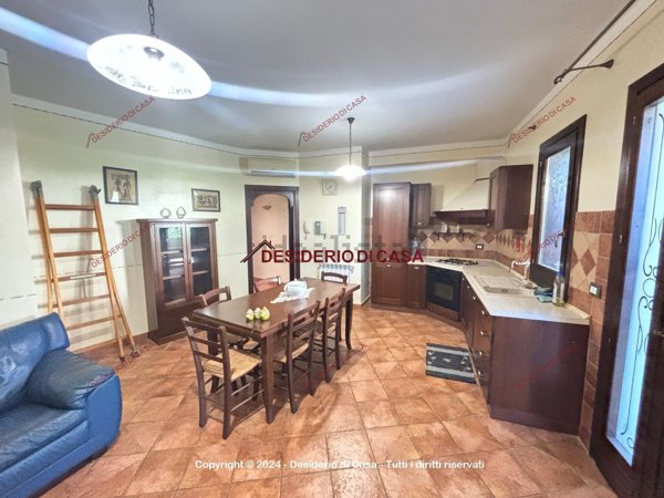 casa indipendente in vendita a Campofelice di Roccella