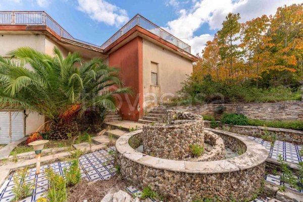 casa indipendente in vendita a Campofelice di Roccella