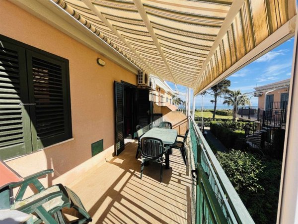 casa indipendente in vendita a Campofelice di Roccella