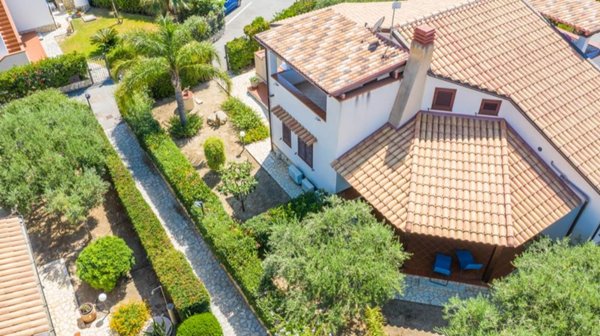 casa indipendente in vendita a Campofelice di Roccella