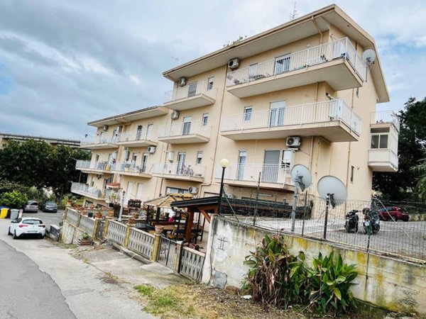 appartamento in vendita a Campofelice di Roccella