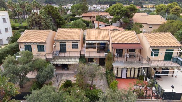 appartamento in vendita a Campofelice di Roccella