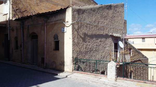 casa indipendente in vendita a Campofelice di Roccella