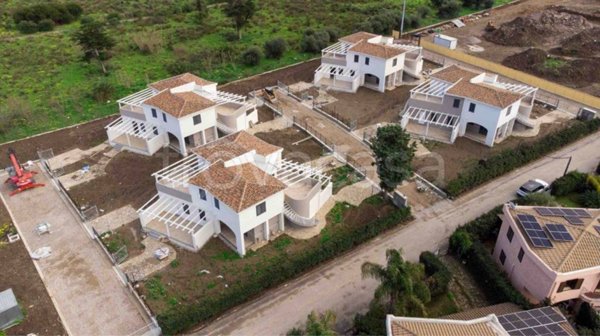 appartamento in vendita a Campofelice di Roccella