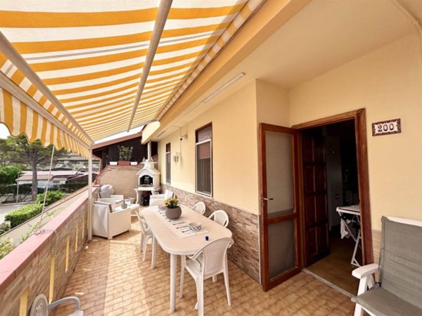 appartamento in vendita a Campofelice di Roccella