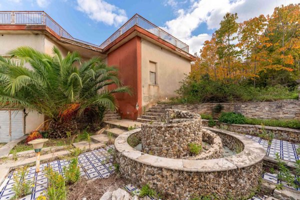 casa indipendente in vendita a Campofelice di Roccella
