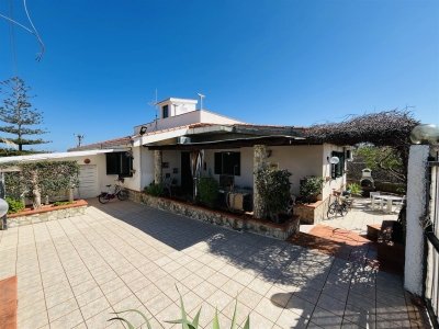 casa indipendente in vendita a Campofelice di Roccella