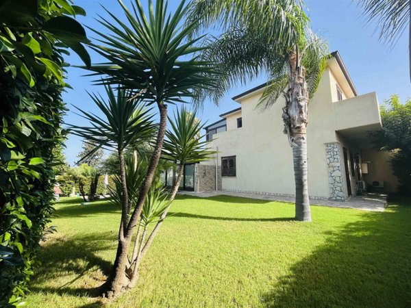 appartamento in vendita a Campofelice di Roccella