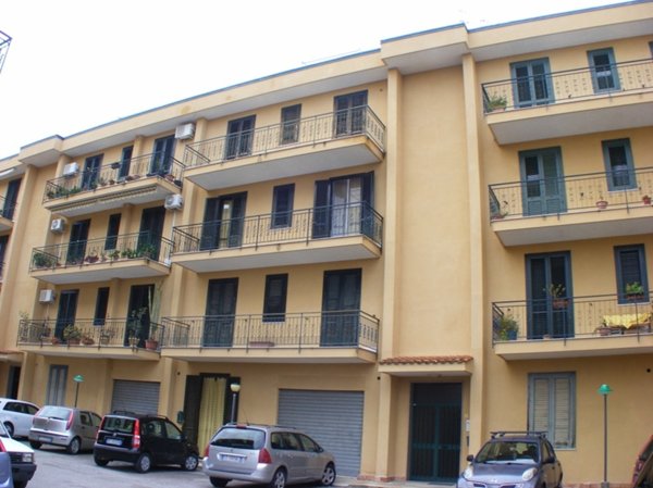 appartamento in vendita a Campofelice di Roccella