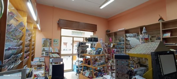 negozio in vendita a Campofelice di Roccella