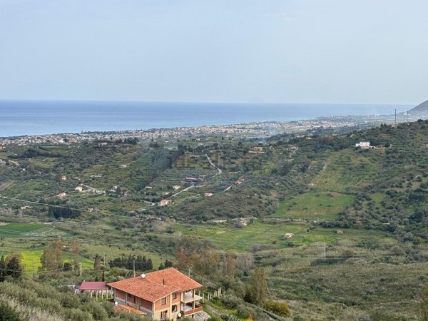 casa indipendente in vendita a Campofelice di Roccella