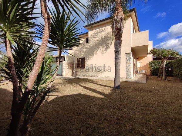 casa indipendente in vendita a Campofelice di Roccella