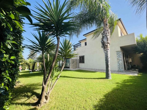 appartamento in vendita a Campofelice di Roccella