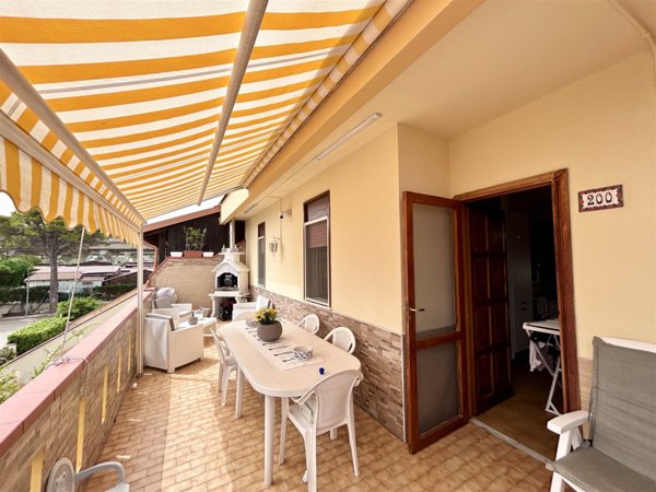 appartamento in vendita a Campofelice di Roccella