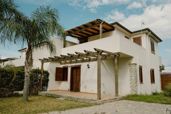 casa indipendente in vendita a Campofelice di Roccella