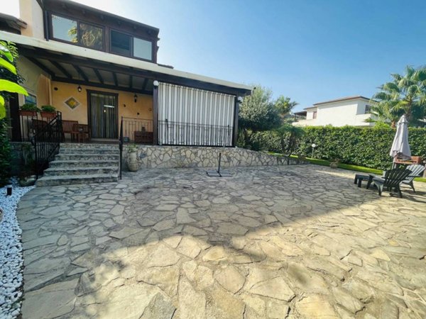 appartamento in vendita a Campofelice di Roccella