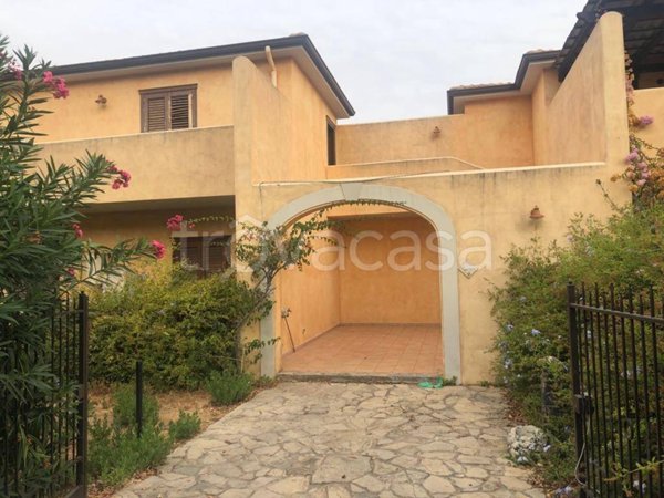 casa indipendente in vendita a Campofelice di Roccella