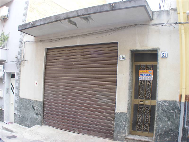 locale di sgombero in vendita a Campofelice di Roccella