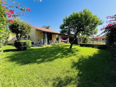 casa indipendente in vendita a Campofelice di Roccella