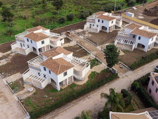 appartamento in vendita a Campofelice di Roccella