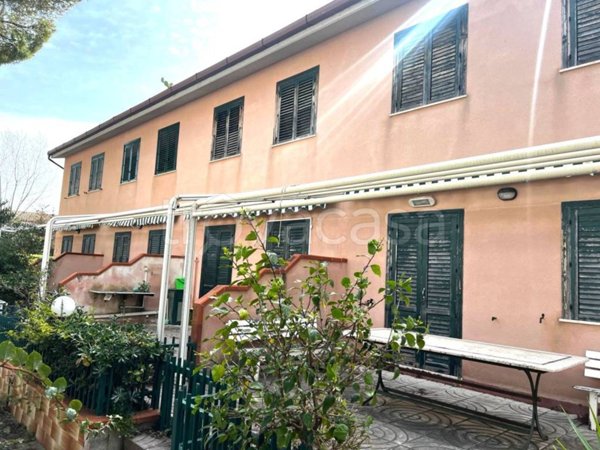 appartamento in vendita a Campofelice di Roccella