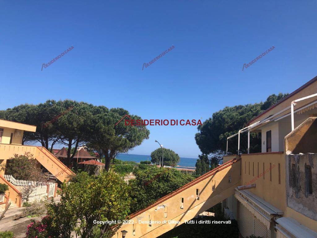 appartamento in vendita a Campofelice di Roccella