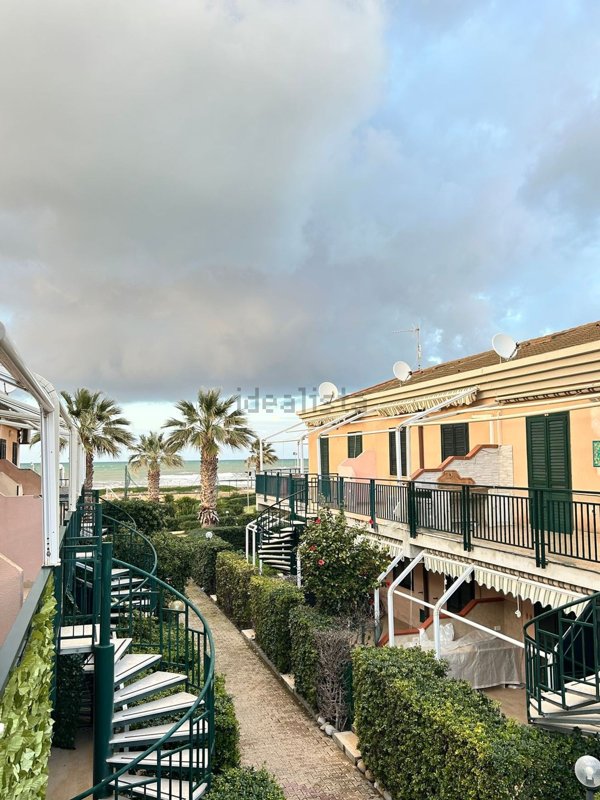 appartamento in vendita a Campofelice di Roccella