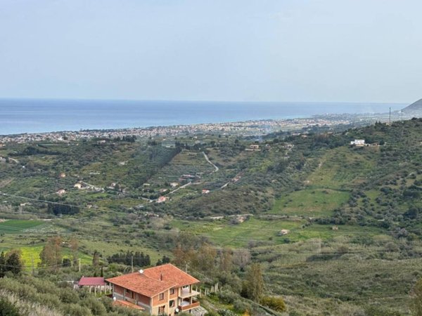 casa indipendente in vendita a Campofelice di Roccella