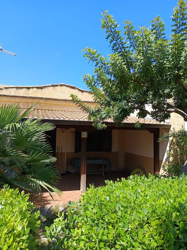casa indipendente in vendita a Campofelice di Roccella