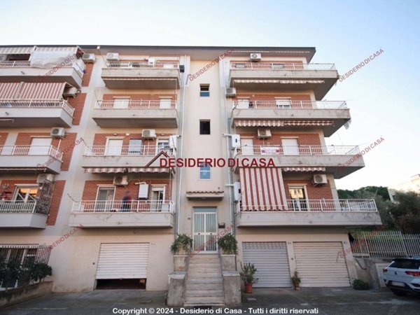 appartamento in vendita a Campofelice di Roccella