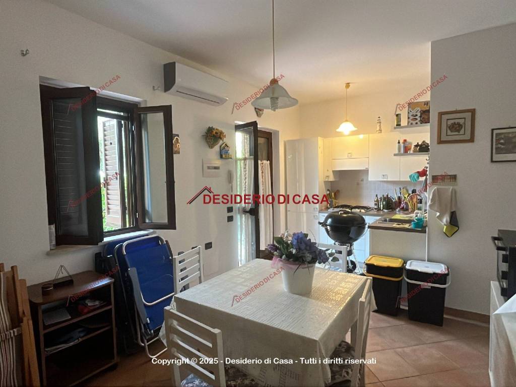 appartamento in vendita a Campofelice di Roccella
