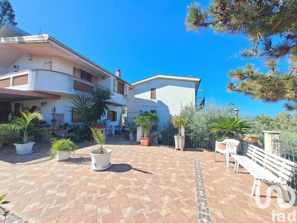 casa indipendente in vendita a Campofelice di Roccella