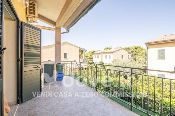 casa indipendente in vendita a Campofelice di Roccella