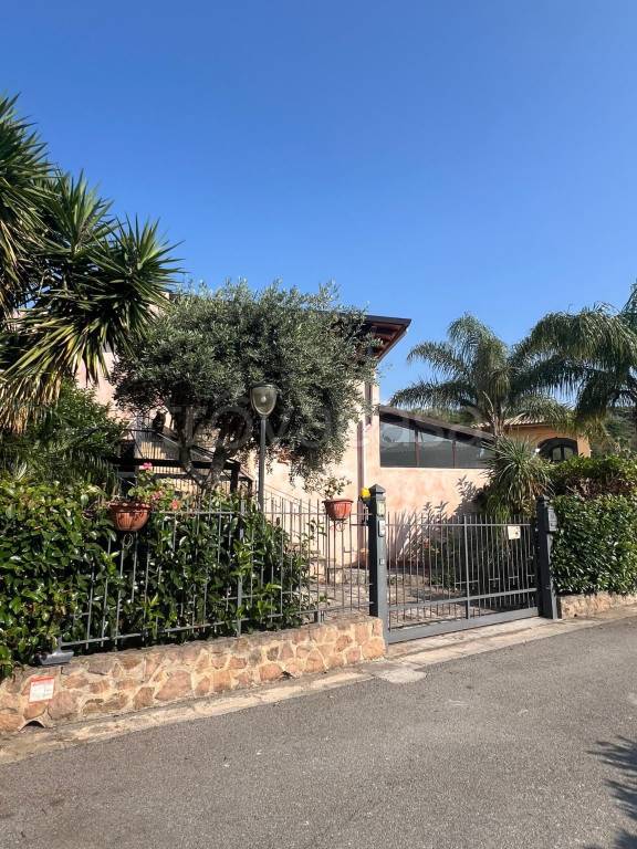 appartamento in vendita a Campofelice di Roccella