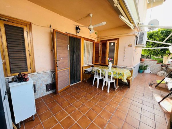 casa indipendente in vendita a Campofelice di Roccella