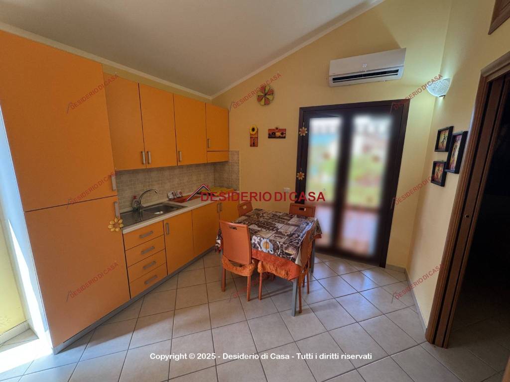 casa indipendente in vendita a Campofelice di Roccella
