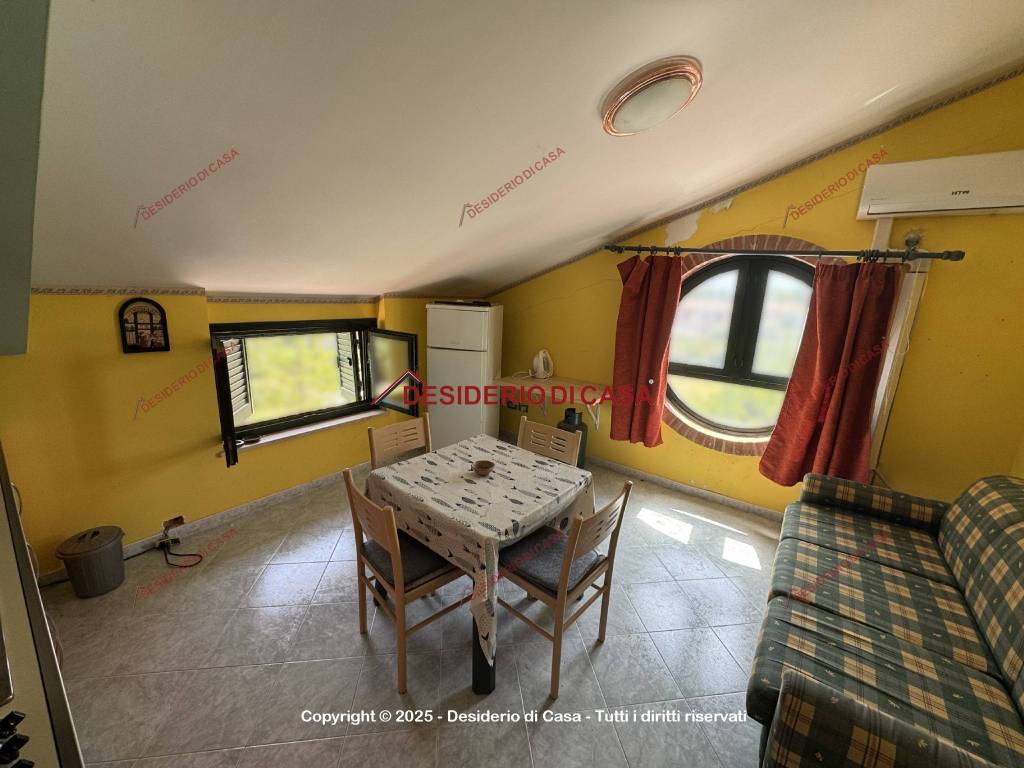 appartamento in vendita a Campofelice di Roccella
