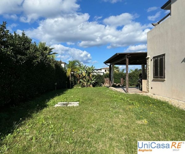 casa indipendente in vendita a Campofelice di Roccella