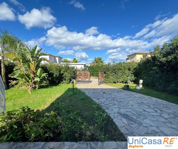 casa indipendente in vendita a Campofelice di Roccella