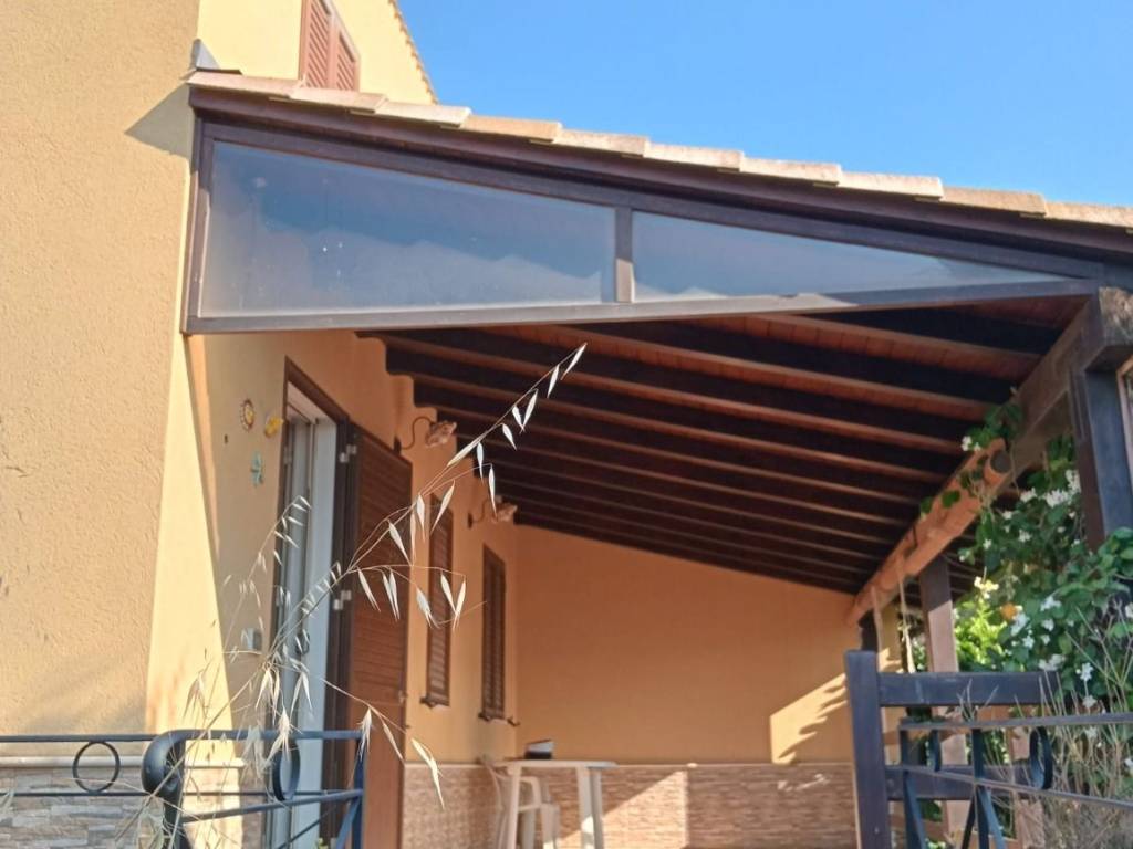 casa indipendente in vendita a Campofelice di Roccella