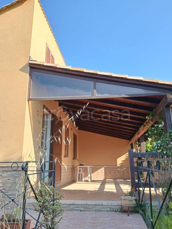 casa indipendente in vendita a Campofelice di Roccella