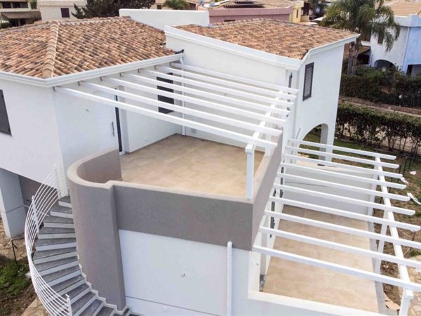 casa indipendente in vendita a Campofelice di Roccella
