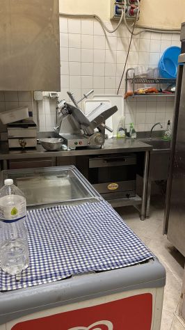 negozio in vendita a Campofelice di Roccella