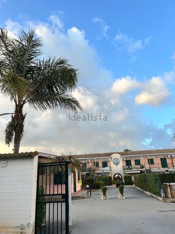 appartamento in vendita a Campofelice di Roccella