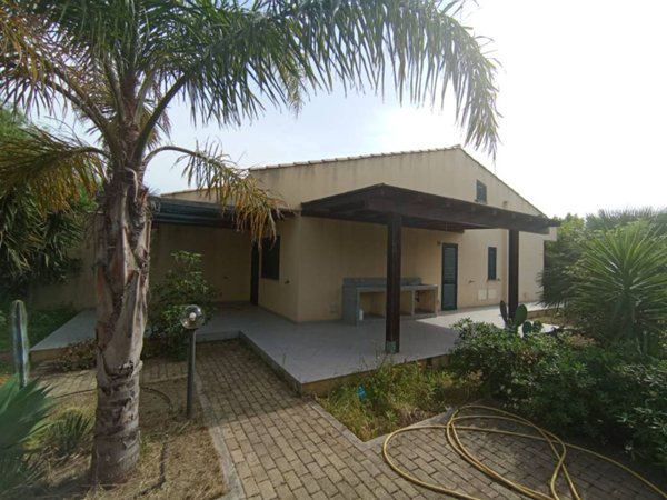 casa indipendente in vendita a Campofelice di Roccella