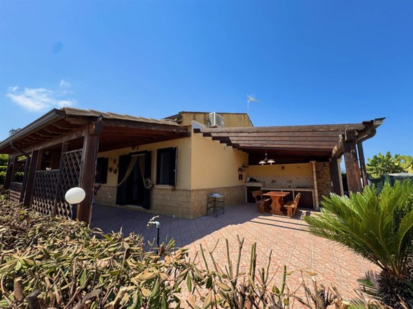 villa in vendita a Campofelice di Roccella