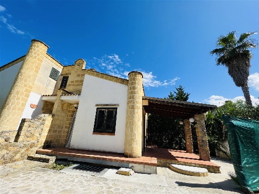 casa indipendente in vendita a Campofelice di Roccella
