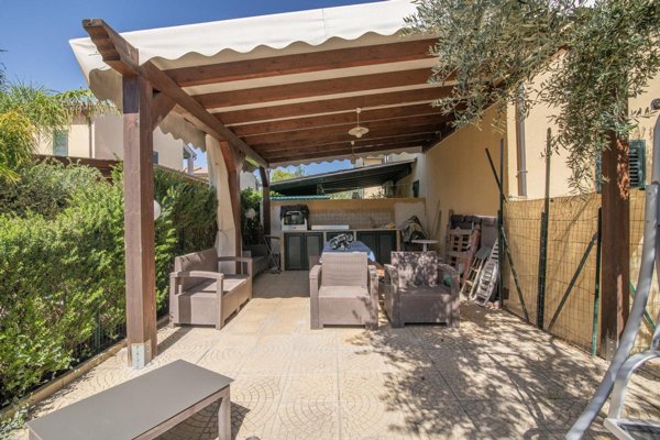 casa indipendente in vendita a Campofelice di Roccella
